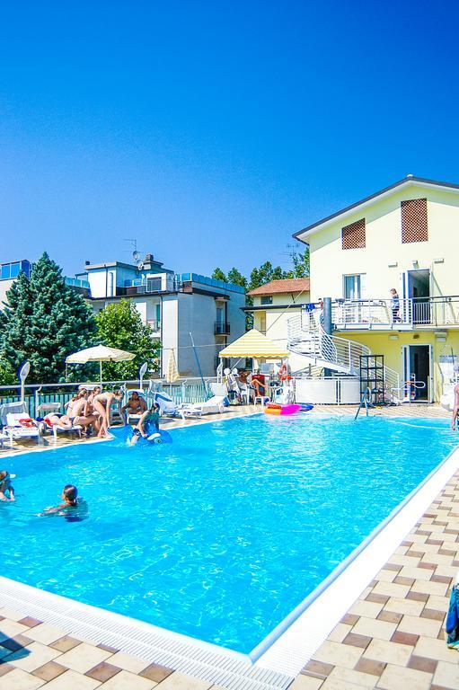 Hotel Santa Martina ヴィラ・マリーナ エクステリア 写真